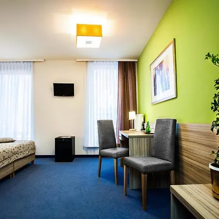 Hotel Arsenal 3*